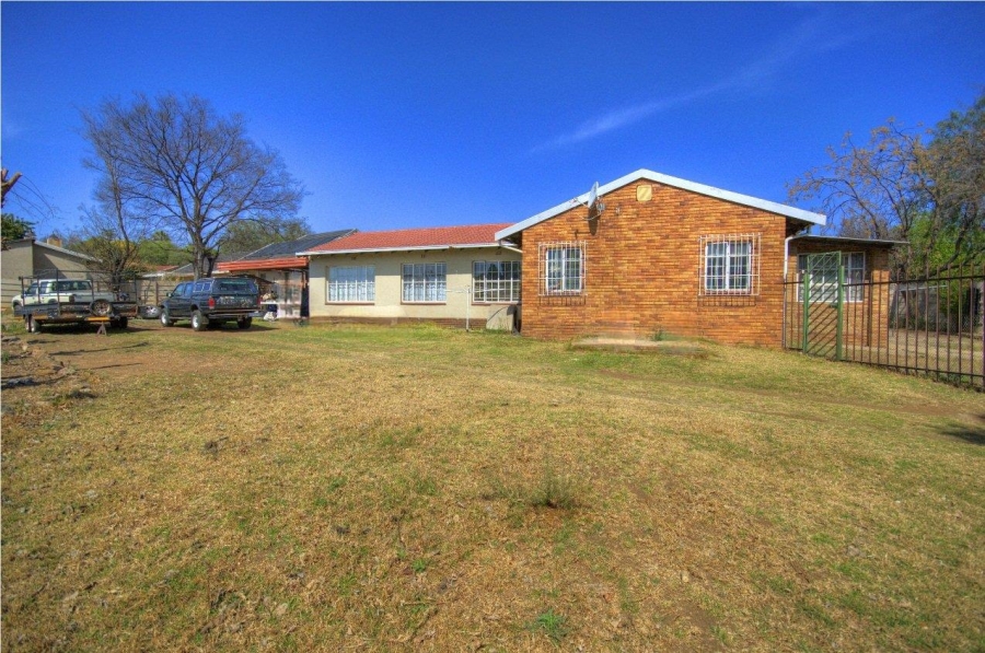 6 Bedroom Property for Sale in Brackendowns Gauteng