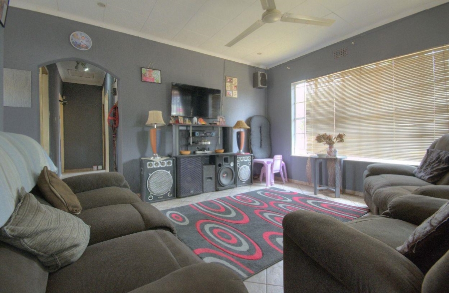 6 Bedroom Property for Sale in Brackendowns Gauteng