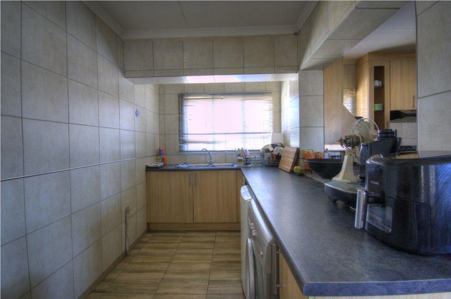 6 Bedroom Property for Sale in Brackendowns Gauteng