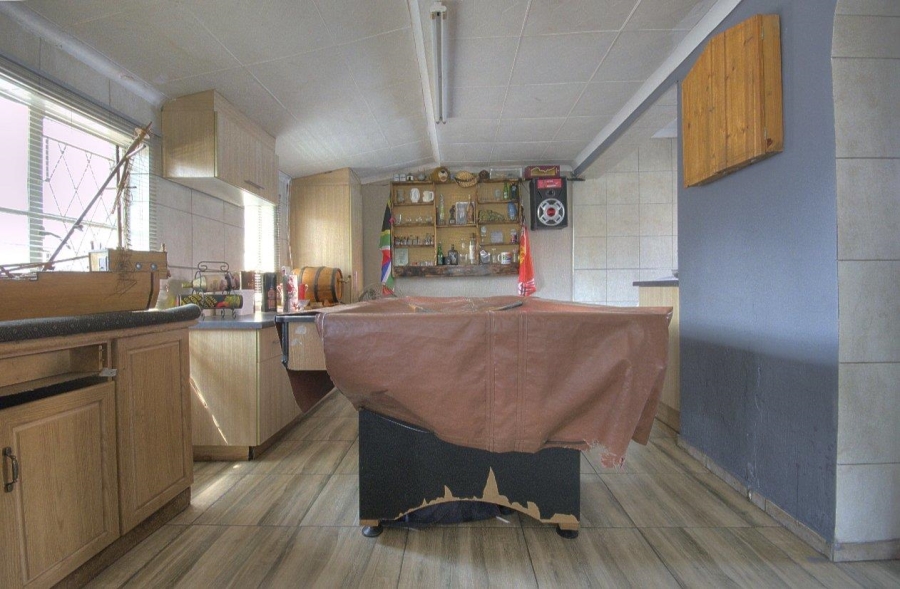 6 Bedroom Property for Sale in Brackendowns Gauteng