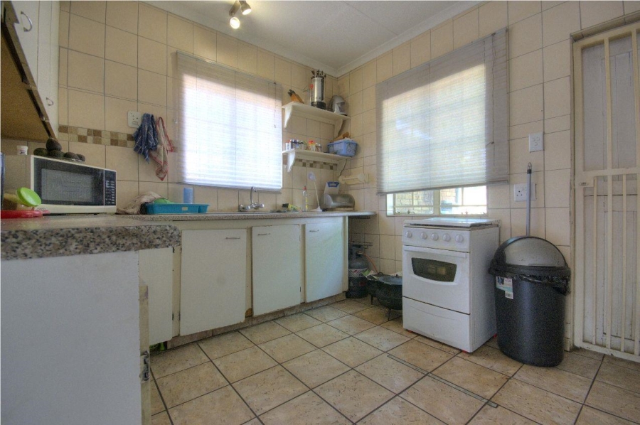 6 Bedroom Property for Sale in Brackendowns Gauteng