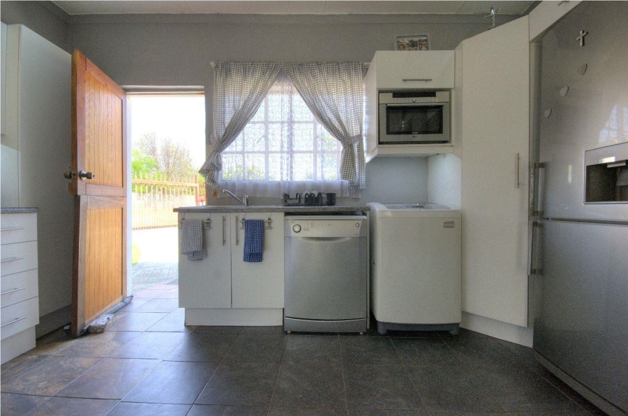 6 Bedroom Property for Sale in Brackendowns Gauteng