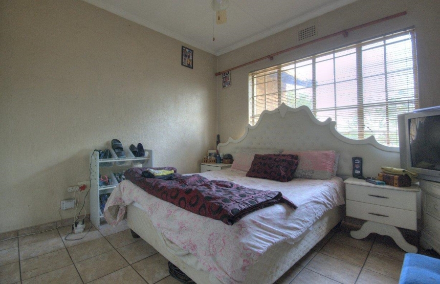 6 Bedroom Property for Sale in Brackendowns Gauteng