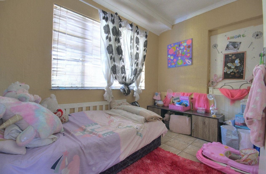 6 Bedroom Property for Sale in Brackendowns Gauteng
