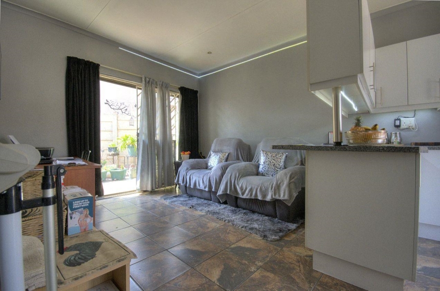 6 Bedroom Property for Sale in Brackendowns Gauteng
