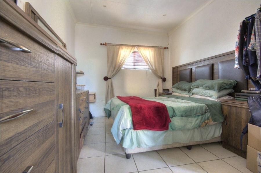 6 Bedroom Property for Sale in Brackendowns Gauteng