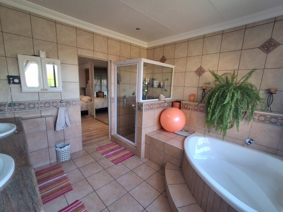3 Bedroom Property for Sale in Bassonia Gauteng