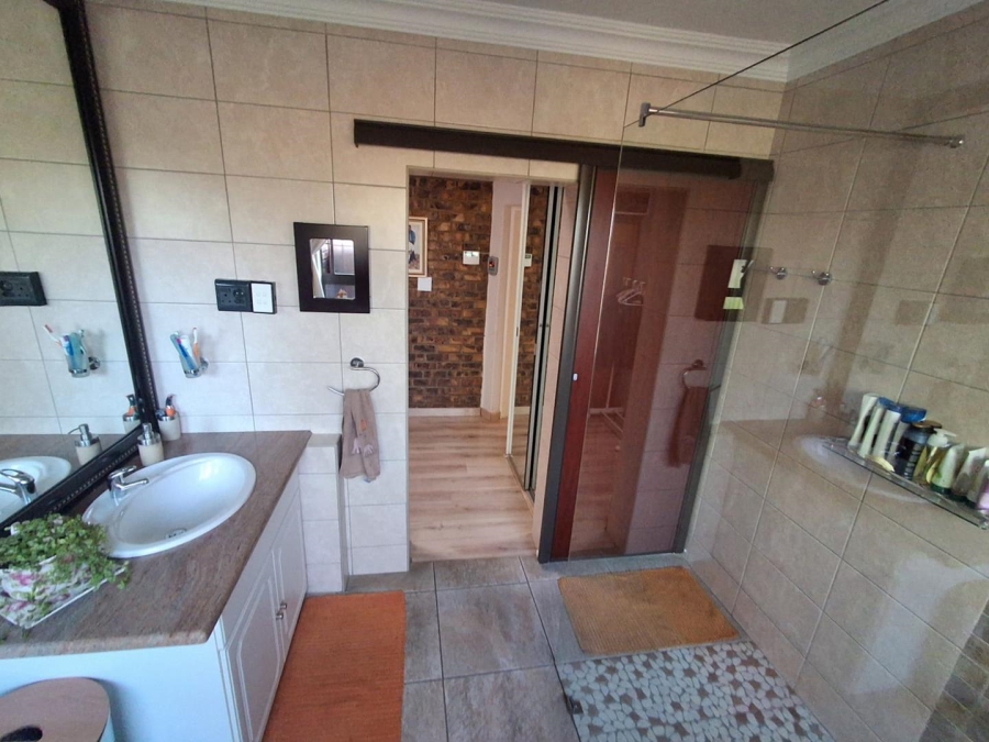 3 Bedroom Property for Sale in Bassonia Gauteng