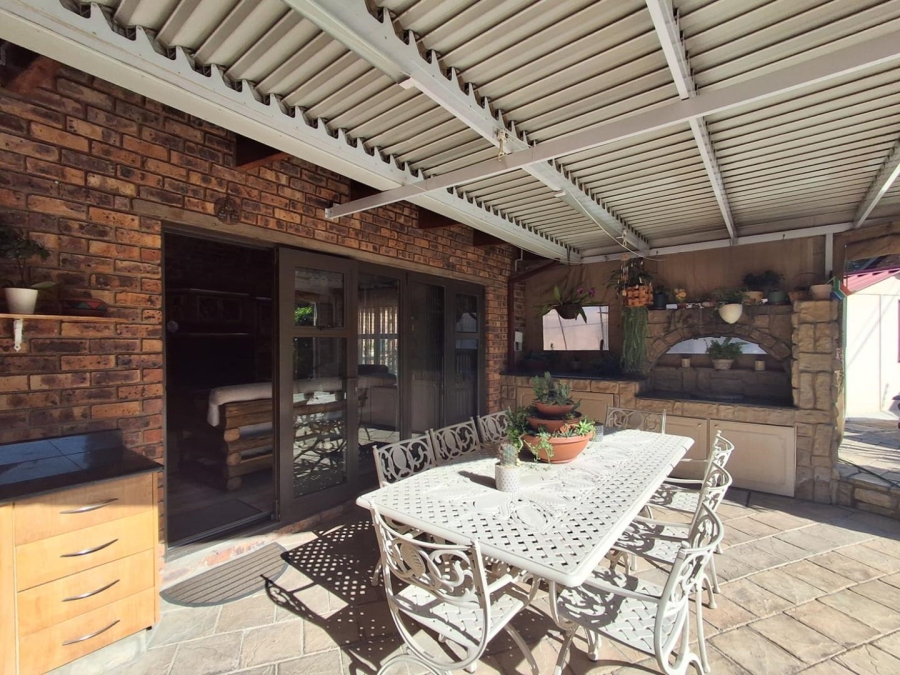 3 Bedroom Property for Sale in Bassonia Gauteng