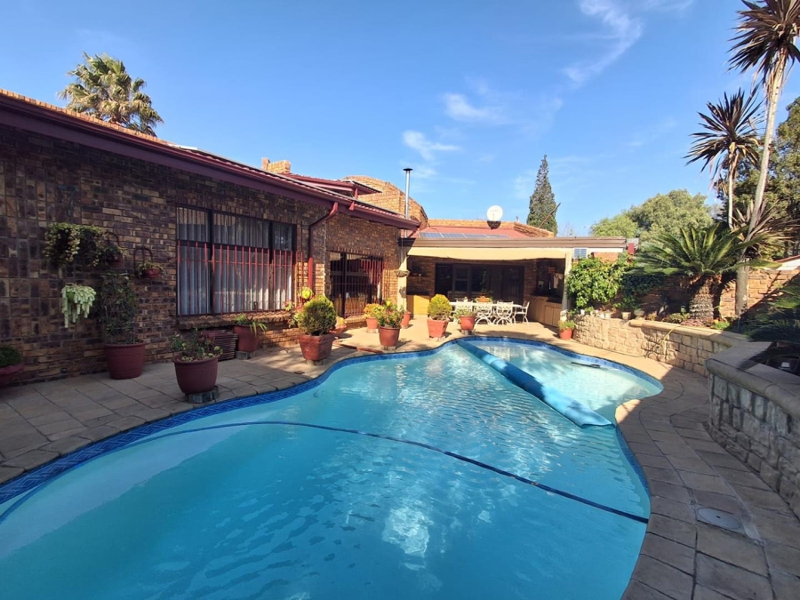 3 Bedroom Property for Sale in Bassonia Gauteng