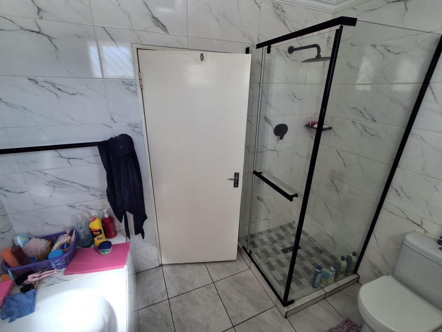 2 Bedroom Property for Sale in Oakdene Gauteng