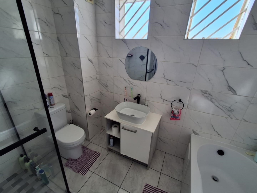 2 Bedroom Property for Sale in Oakdene Gauteng