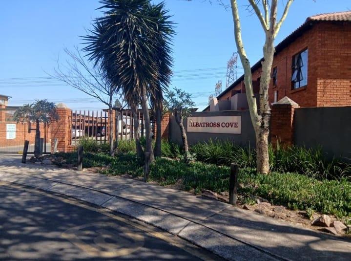 2 Bedroom Property for Sale in Albertsdal Gauteng