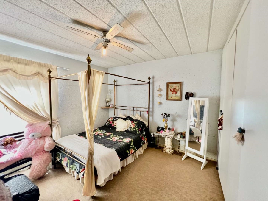 2 Bedroom Property for Sale in Rembrandt Park Gauteng