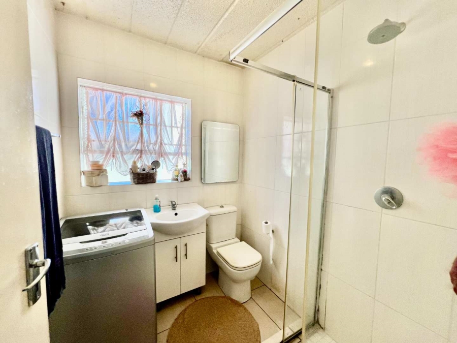 2 Bedroom Property for Sale in Rembrandt Park Gauteng