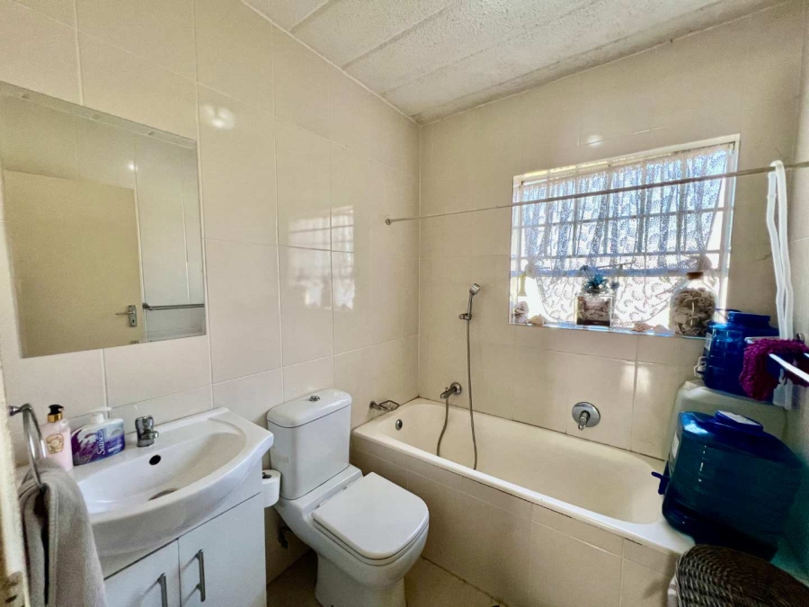 2 Bedroom Property for Sale in Rembrandt Park Gauteng