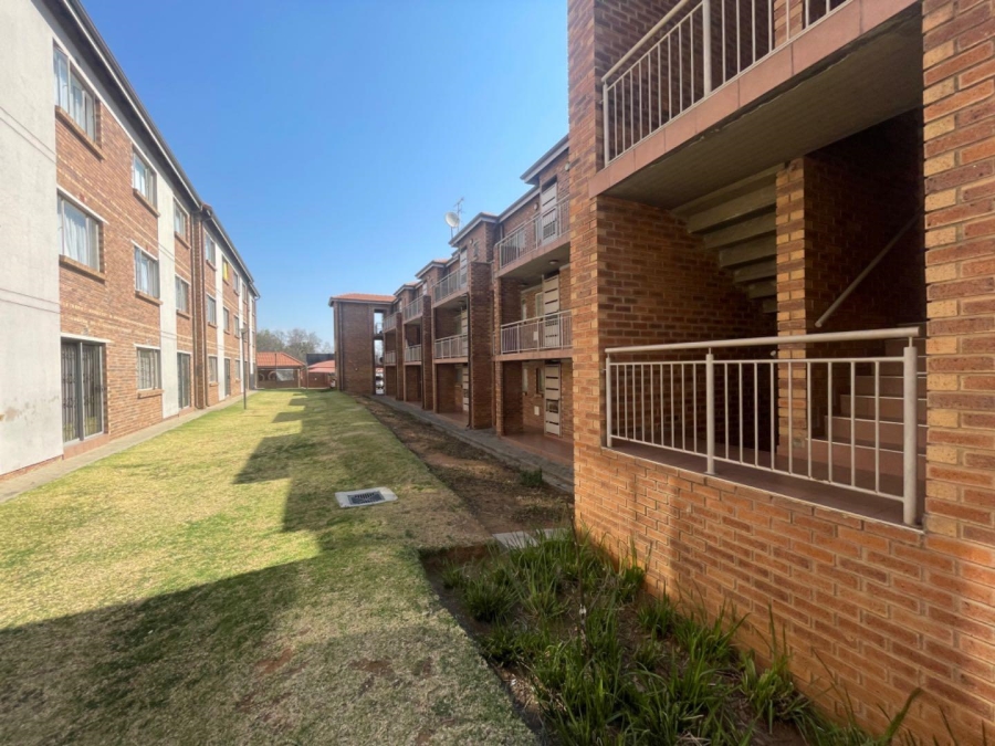 To Let 2 Bedroom Property for Rent in Edenvale Gauteng
