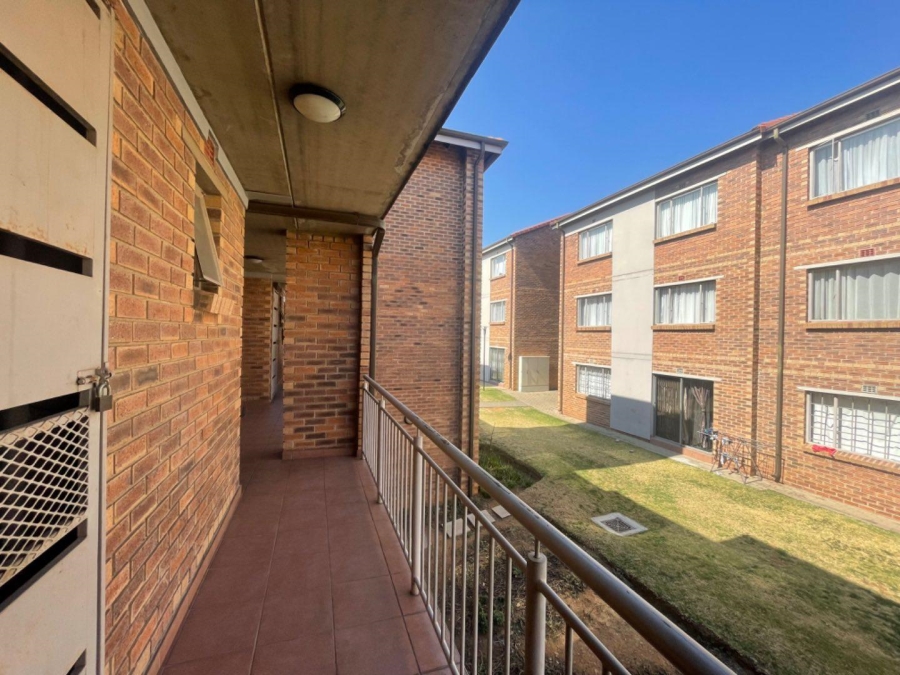 To Let 2 Bedroom Property for Rent in Edenvale Gauteng
