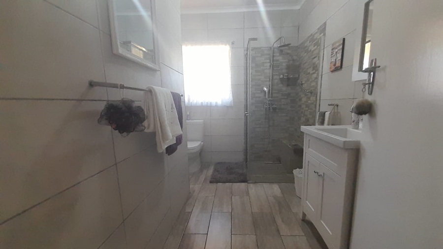 3 Bedroom Property for Sale in Glen Marais Gauteng