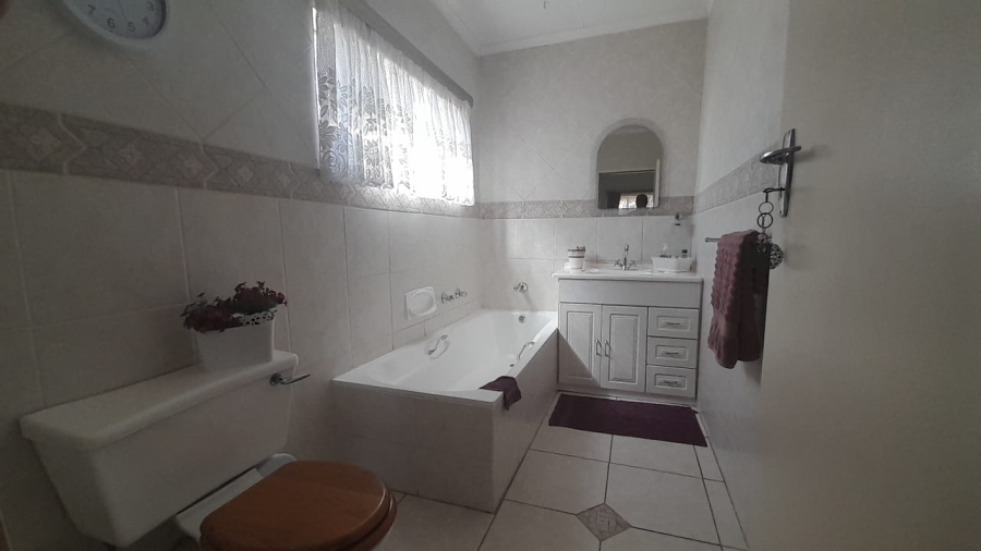 3 Bedroom Property for Sale in Glen Marais Gauteng
