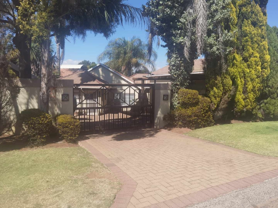 9 Bedroom Property for Sale in Van Riebeeck Park Gauteng