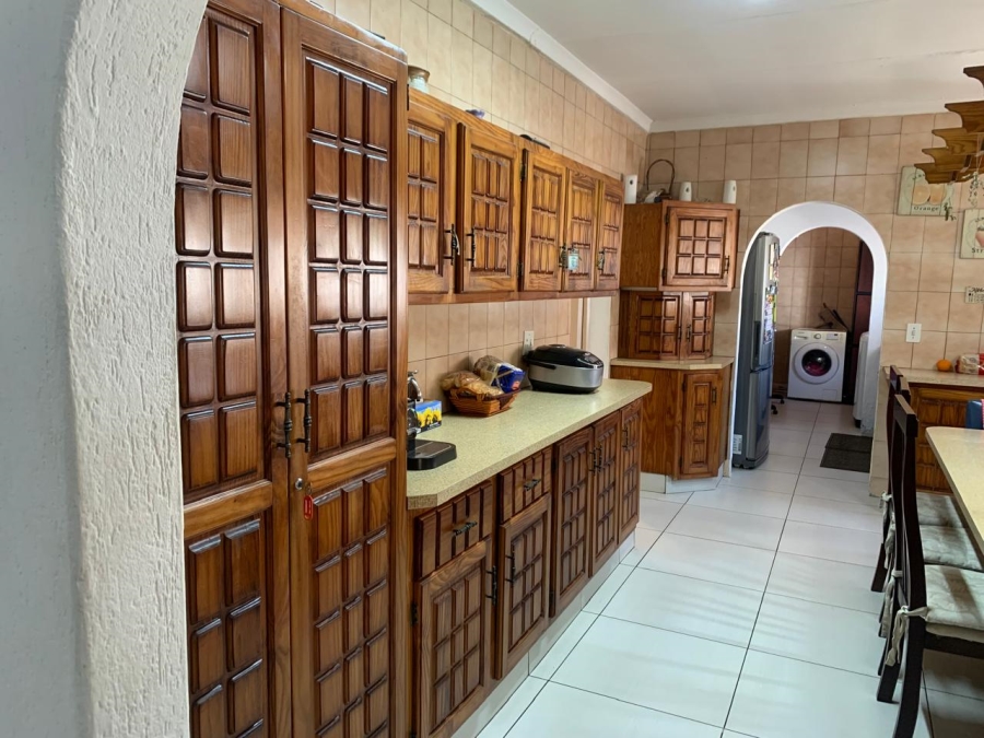 5 Bedroom Property for Sale in Edleen Gauteng