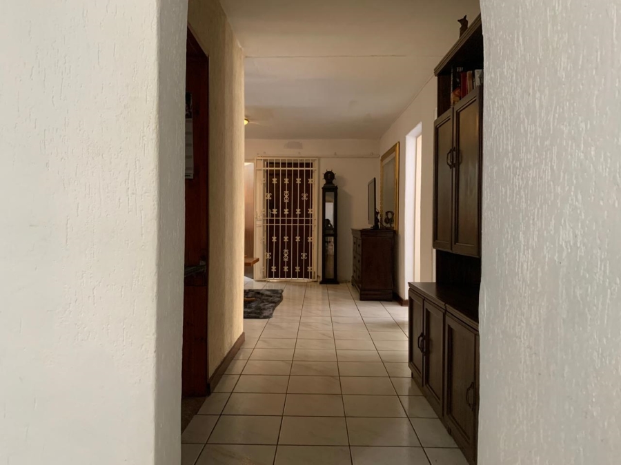 5 Bedroom Property for Sale in Edleen Gauteng