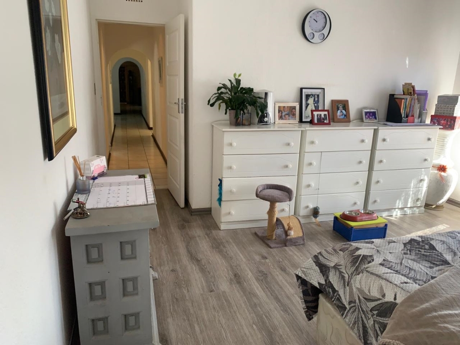 5 Bedroom Property for Sale in Edleen Gauteng