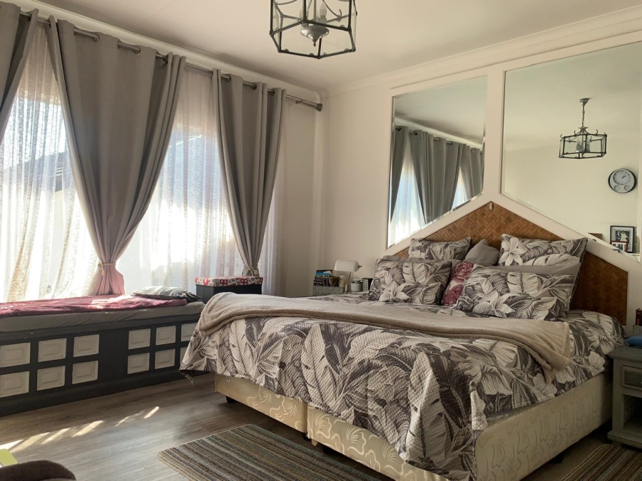 5 Bedroom Property for Sale in Edleen Gauteng