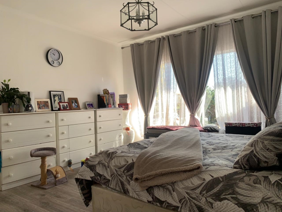 5 Bedroom Property for Sale in Edleen Gauteng