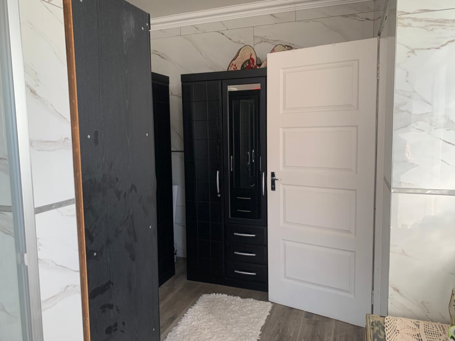 5 Bedroom Property for Sale in Edleen Gauteng