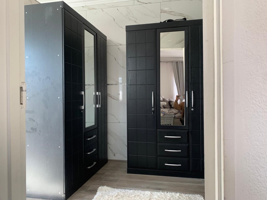 5 Bedroom Property for Sale in Edleen Gauteng