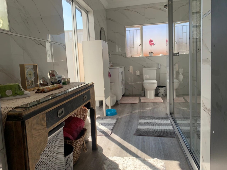 5 Bedroom Property for Sale in Edleen Gauteng