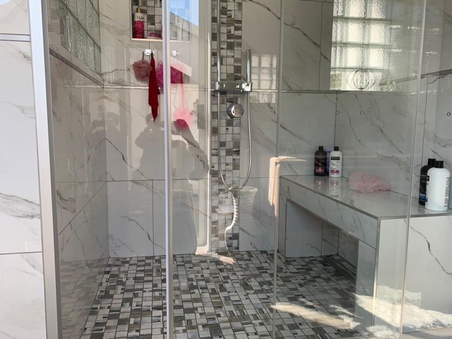 5 Bedroom Property for Sale in Edleen Gauteng