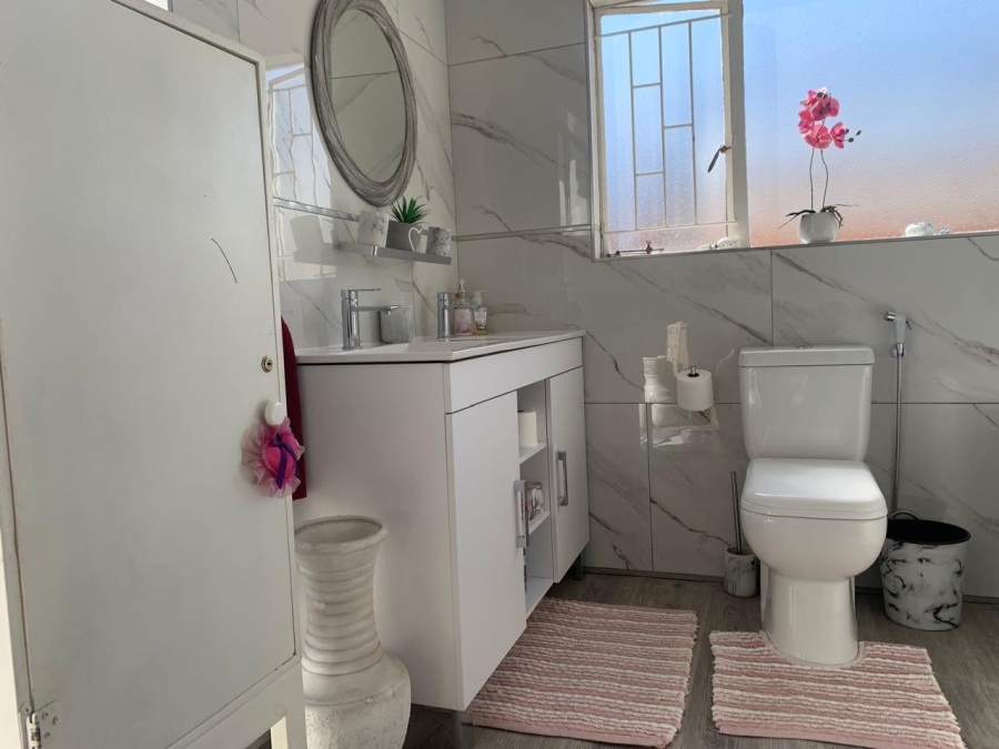 5 Bedroom Property for Sale in Edleen Gauteng