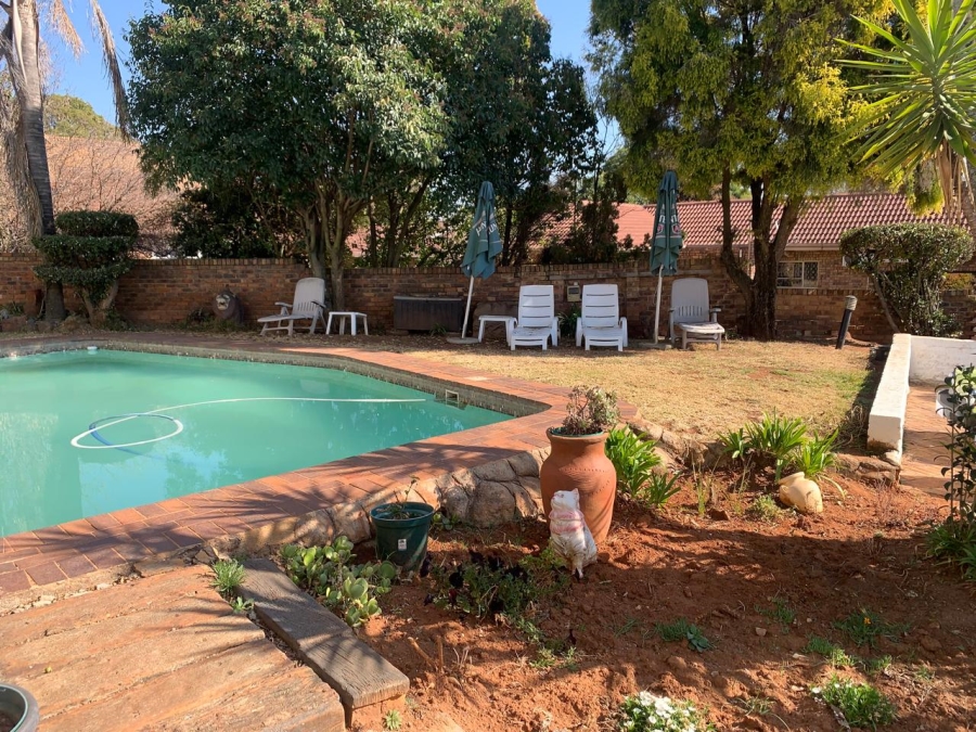 5 Bedroom Property for Sale in Edleen Gauteng