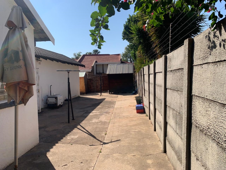 5 Bedroom Property for Sale in Edleen Gauteng