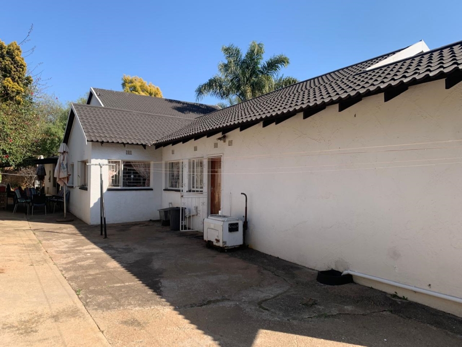 5 Bedroom Property for Sale in Edleen Gauteng