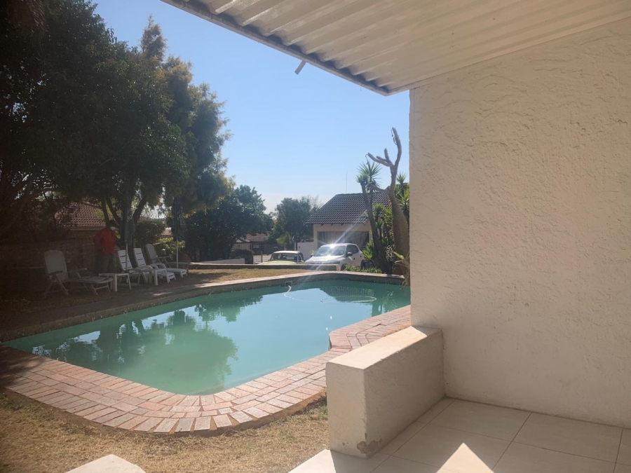 5 Bedroom Property for Sale in Edleen Gauteng