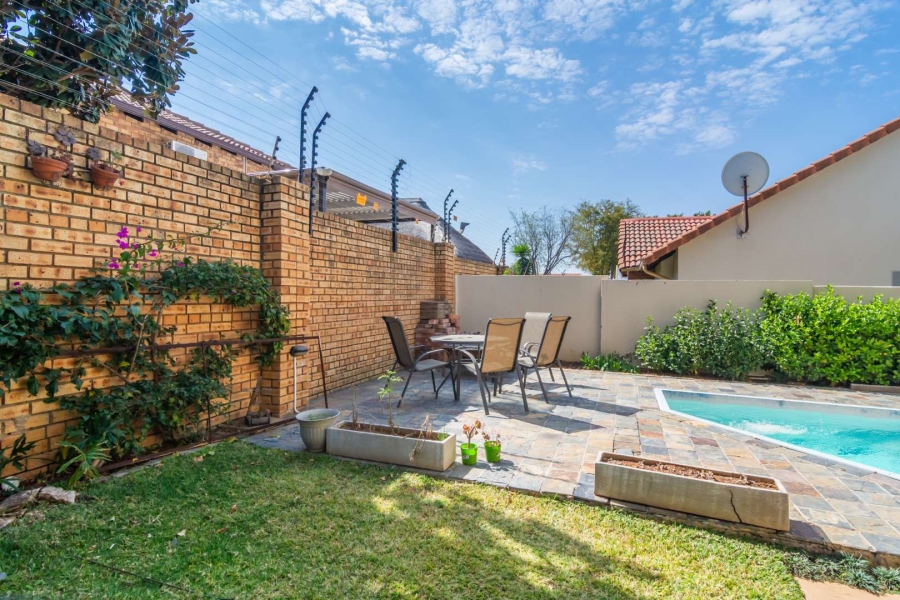 3 Bedroom Property for Sale in Willowbrook Gauteng