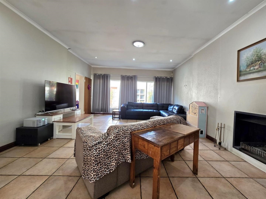 6 Bedroom Property for Sale in New Redruth Gauteng