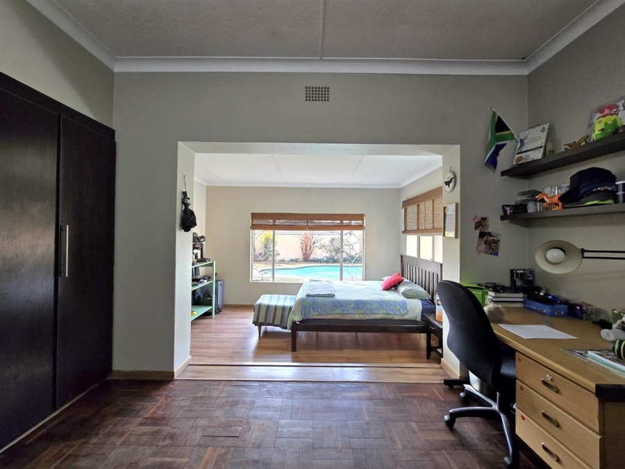 6 Bedroom Property for Sale in New Redruth Gauteng