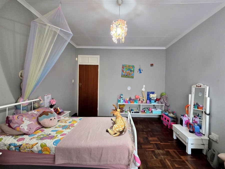 6 Bedroom Property for Sale in New Redruth Gauteng