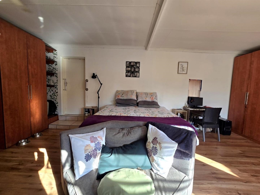 6 Bedroom Property for Sale in New Redruth Gauteng