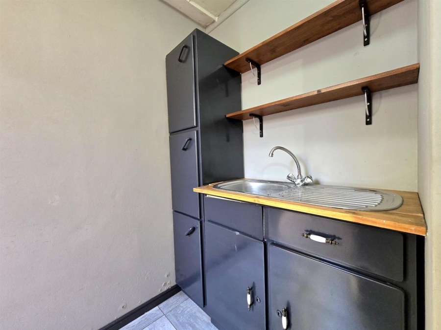 6 Bedroom Property for Sale in New Redruth Gauteng