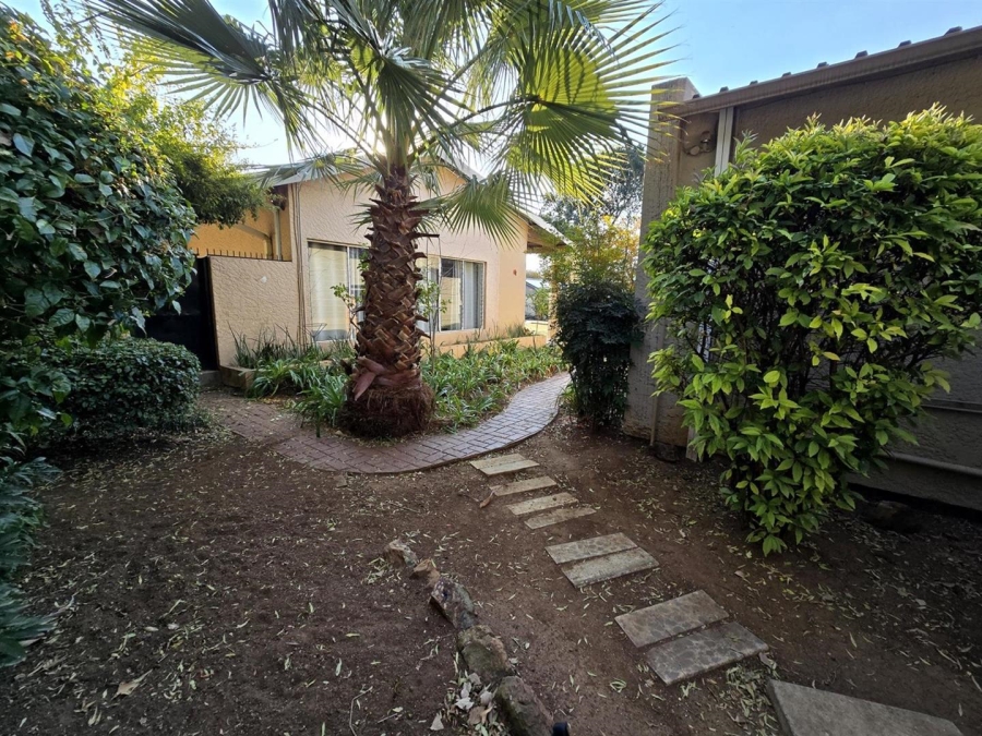 6 Bedroom Property for Sale in New Redruth Gauteng