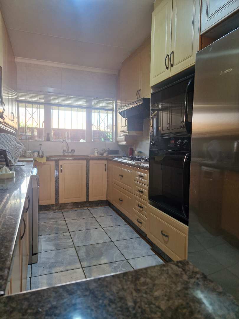 2 Bedroom Property for Sale in Beyerspark Gauteng