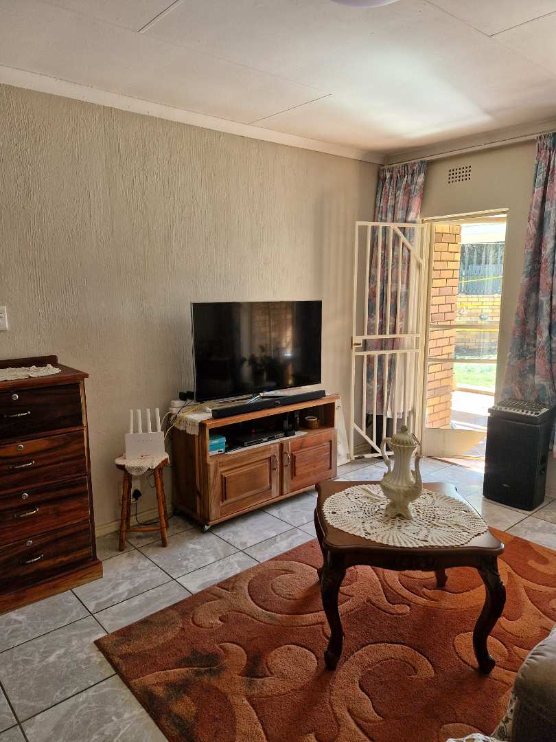 2 Bedroom Property for Sale in Beyerspark Gauteng