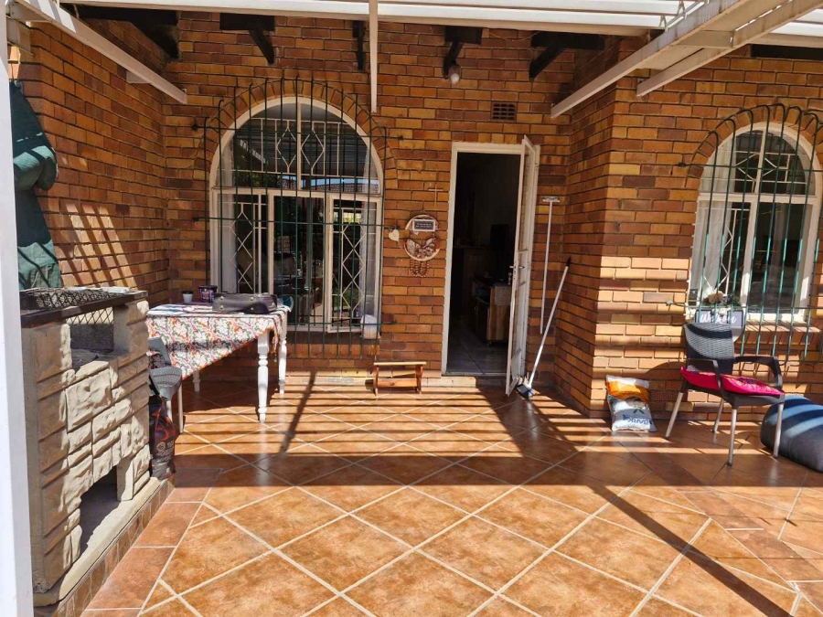 2 Bedroom Property for Sale in Beyerspark Gauteng