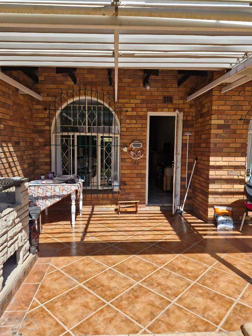 2 Bedroom Property for Sale in Beyerspark Gauteng